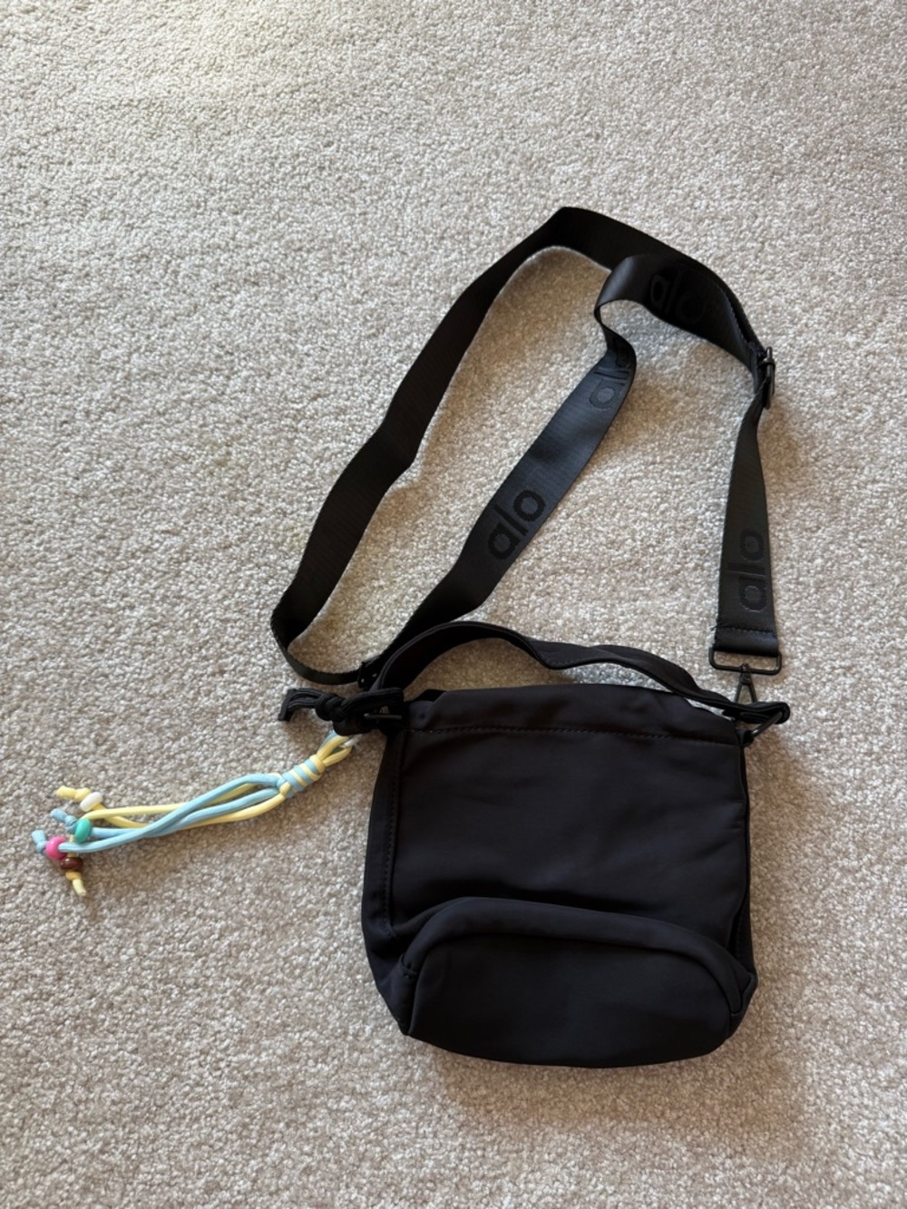 Alo Yoga Utility Crossbody Bucket Bag - Picture 4 of 6